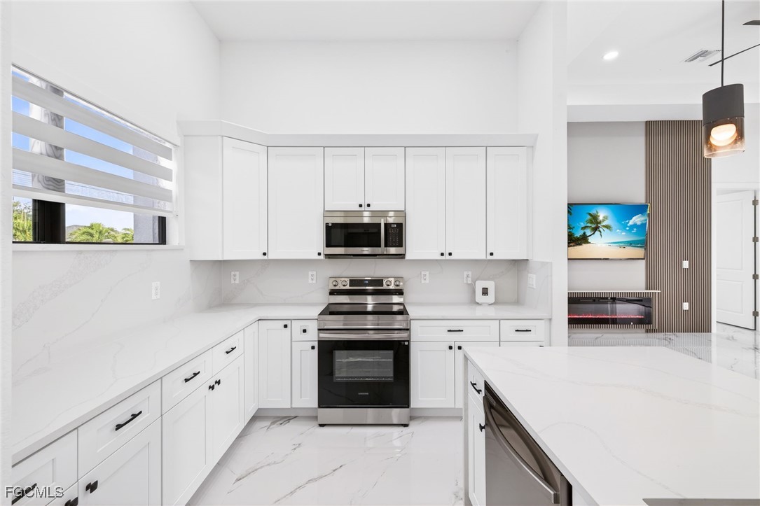 27 SW 8th PL
