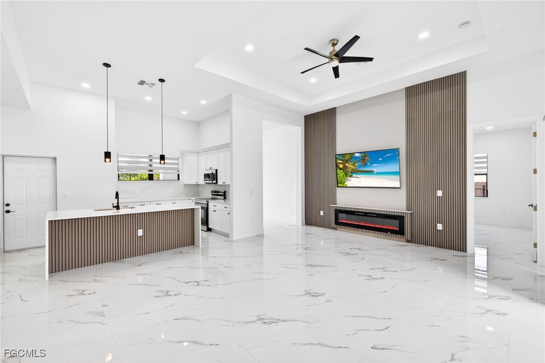 27 SW 8th PL