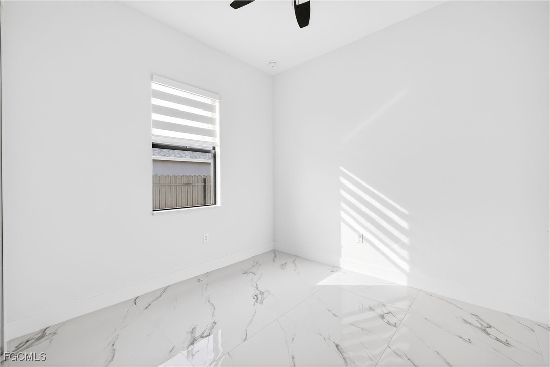 27 SW 8th PL