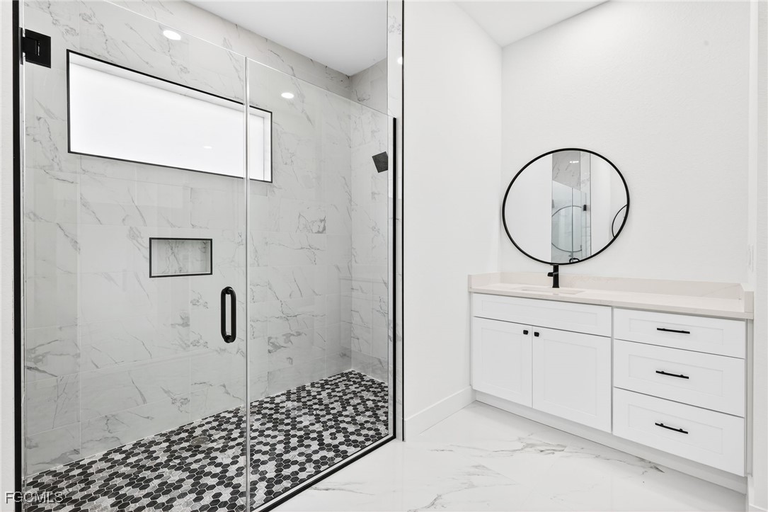 27 SW 8th PL