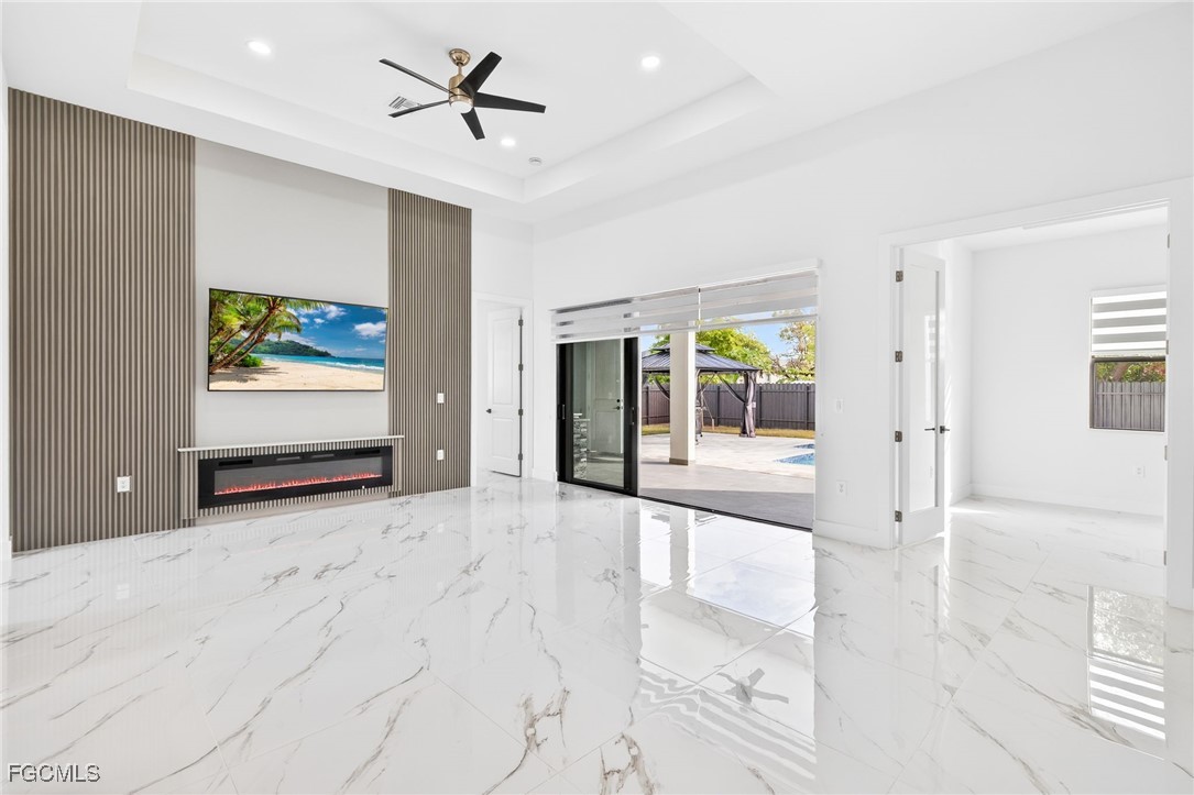 27 SW 8th PL
