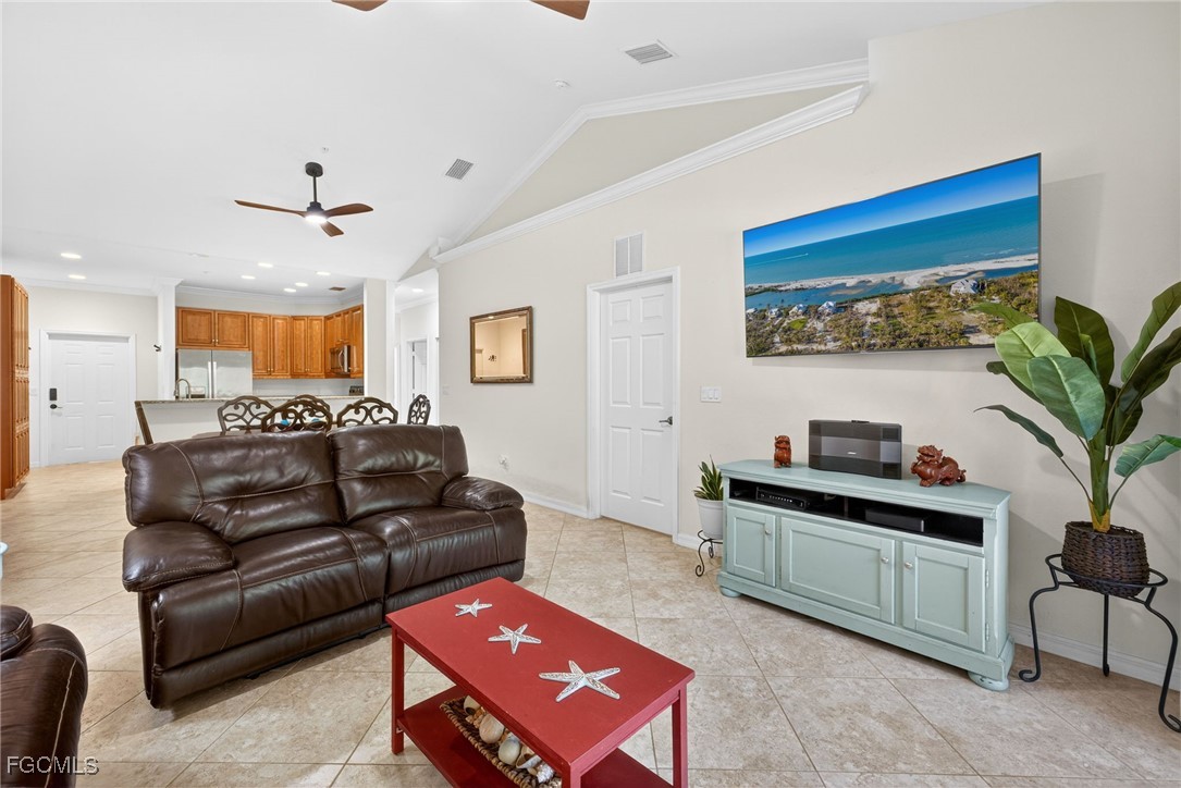 1095 Winding Pines CIR 201