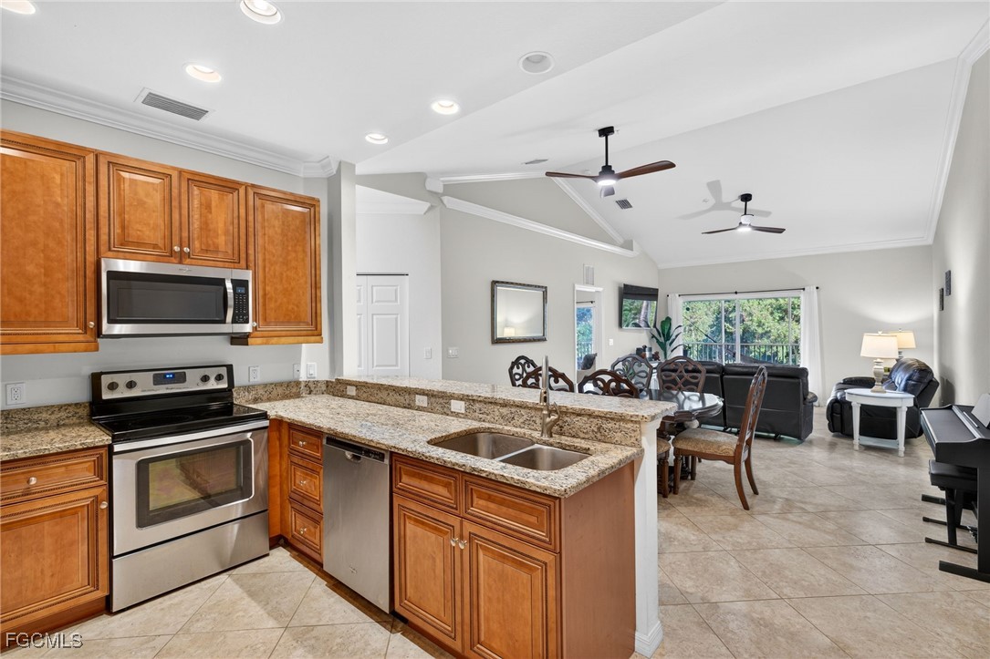 1095 Winding Pines CIR 201