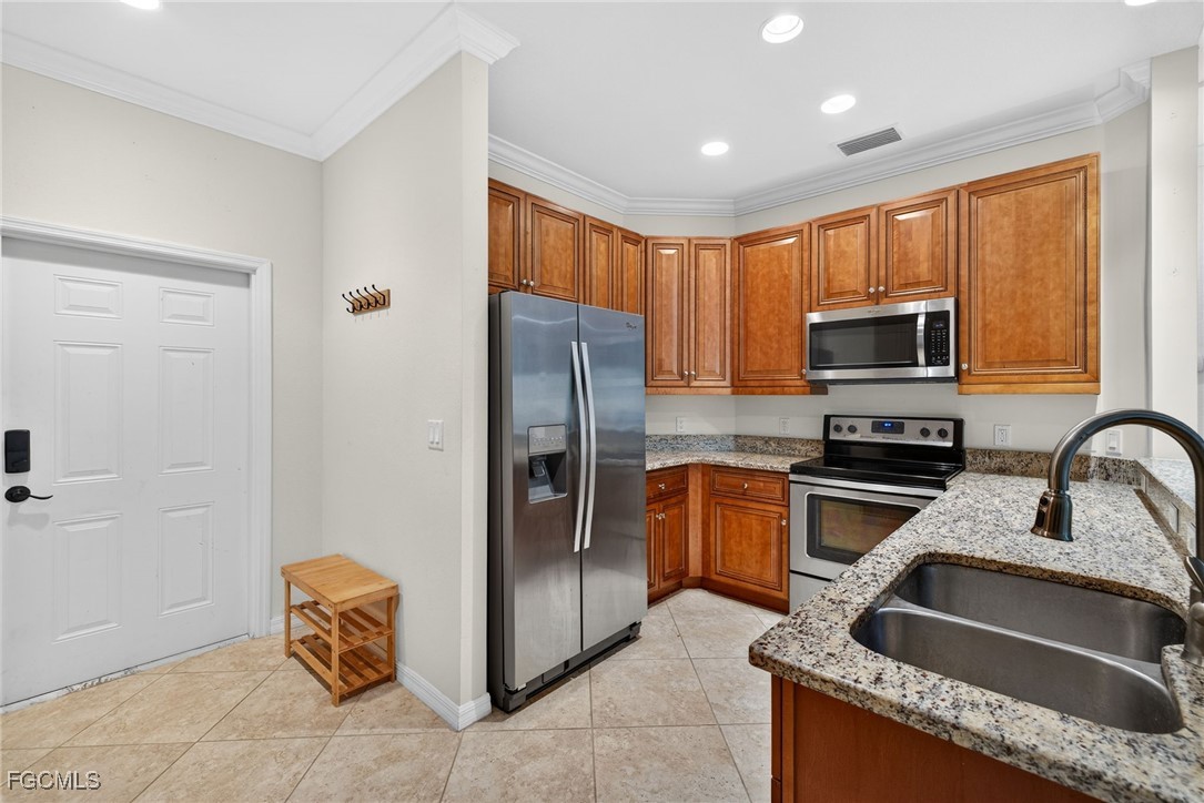 1095 Winding Pines CIR 201