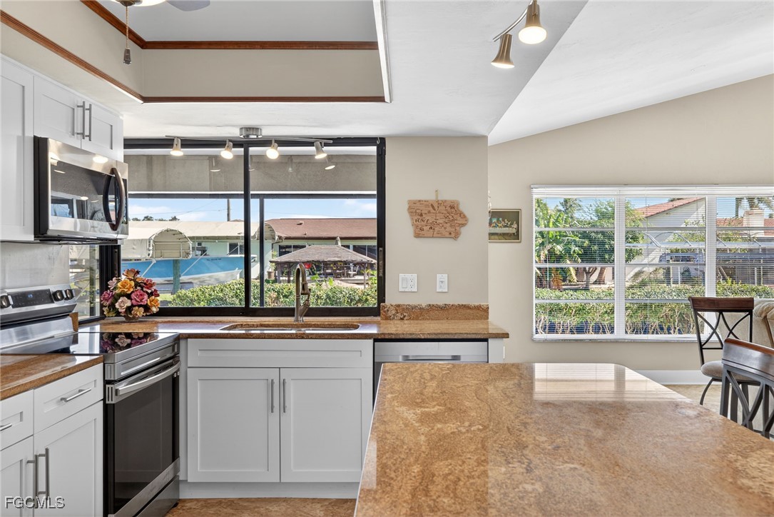 1818 Cherie LN