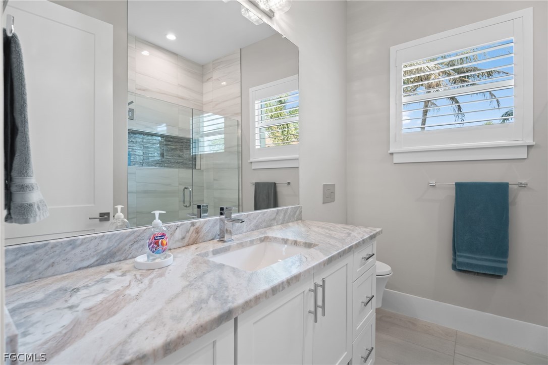 218 Bayshore DR