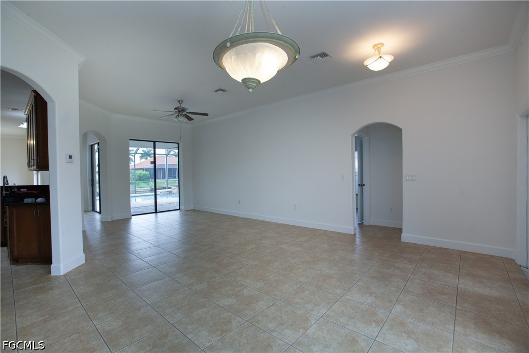 2110 SW 38th TER