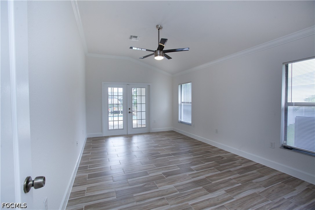 2110 SW 38th TER