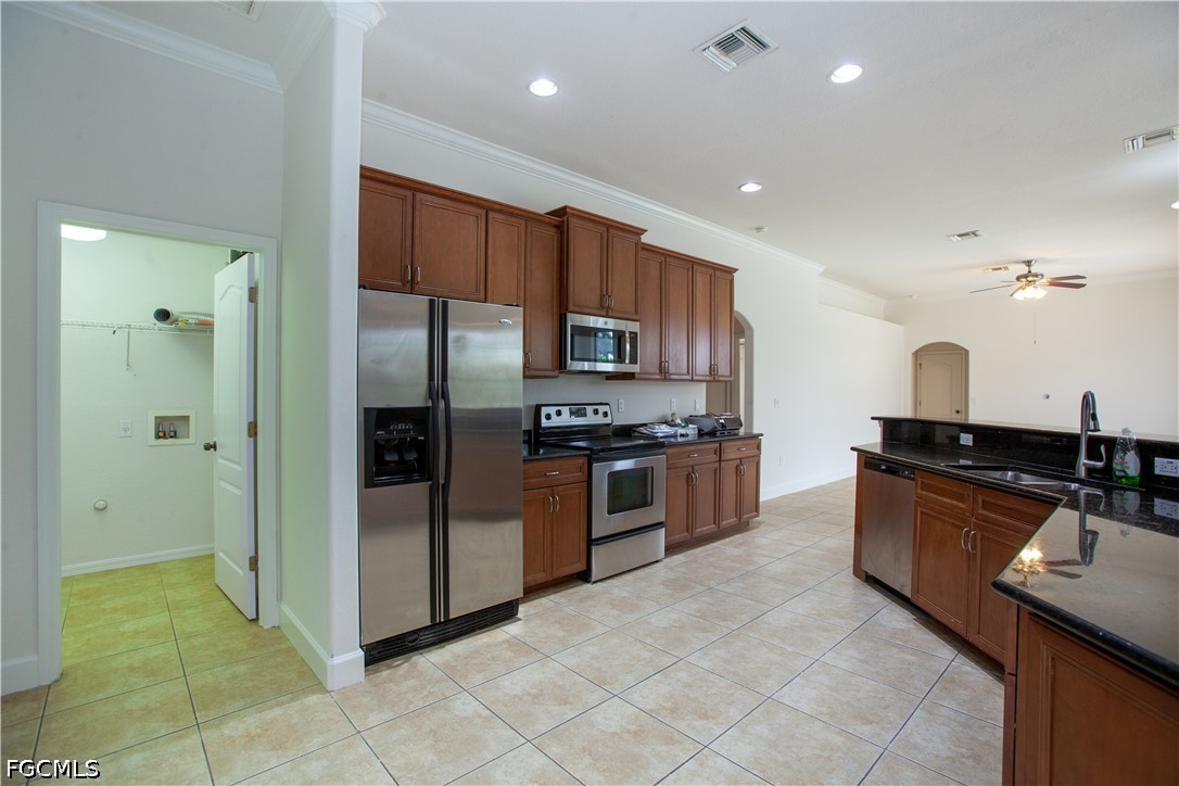 2110 SW 38th TER