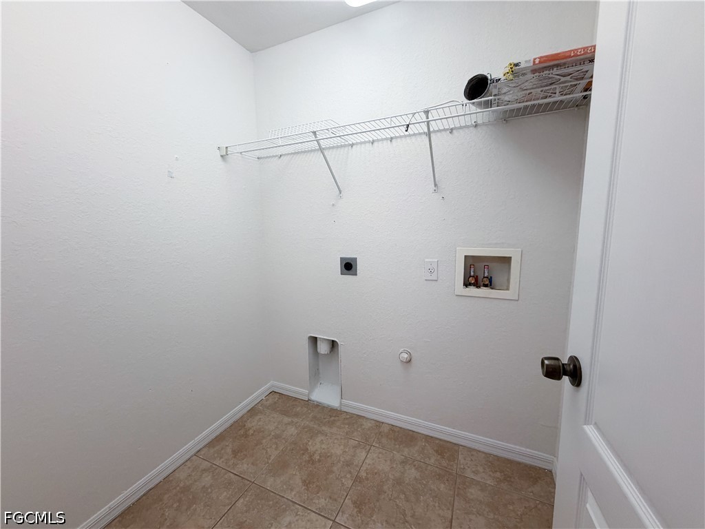 2110 SW 38th TER