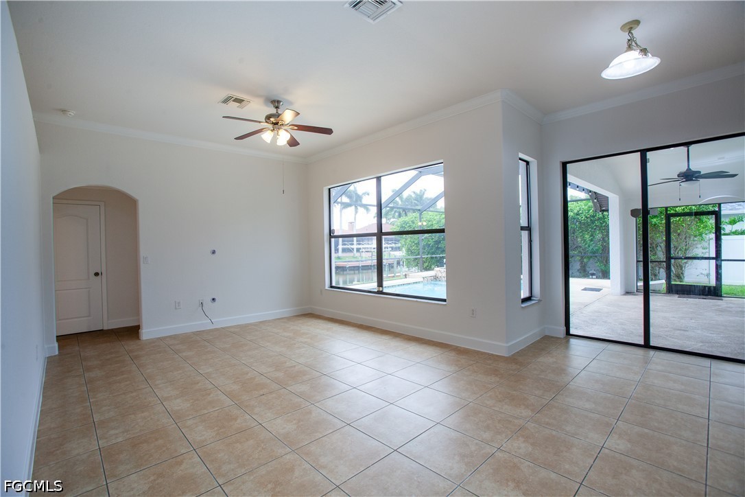 2110 SW 38th TER