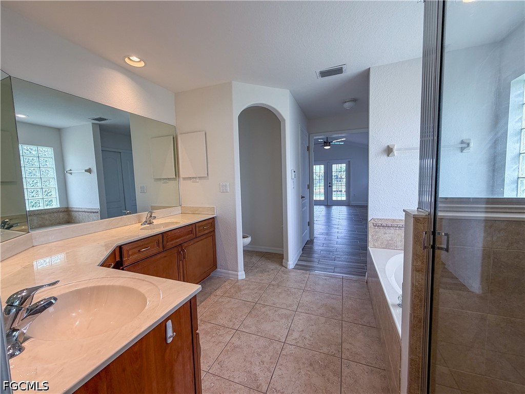 2110 SW 38th TER