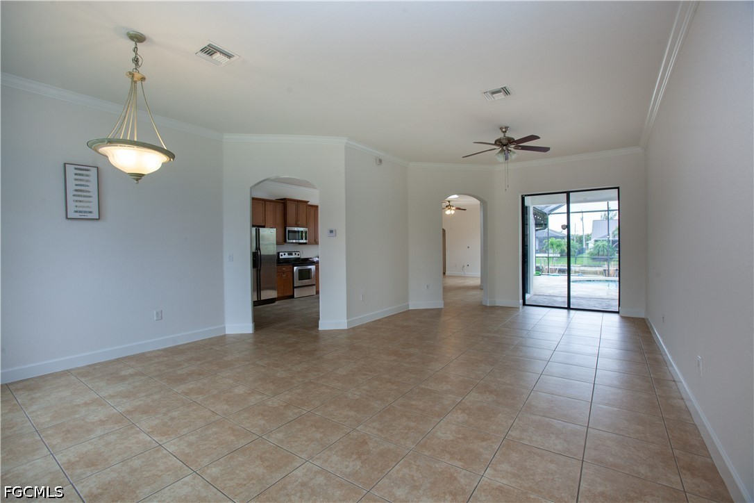2110 SW 38th TER