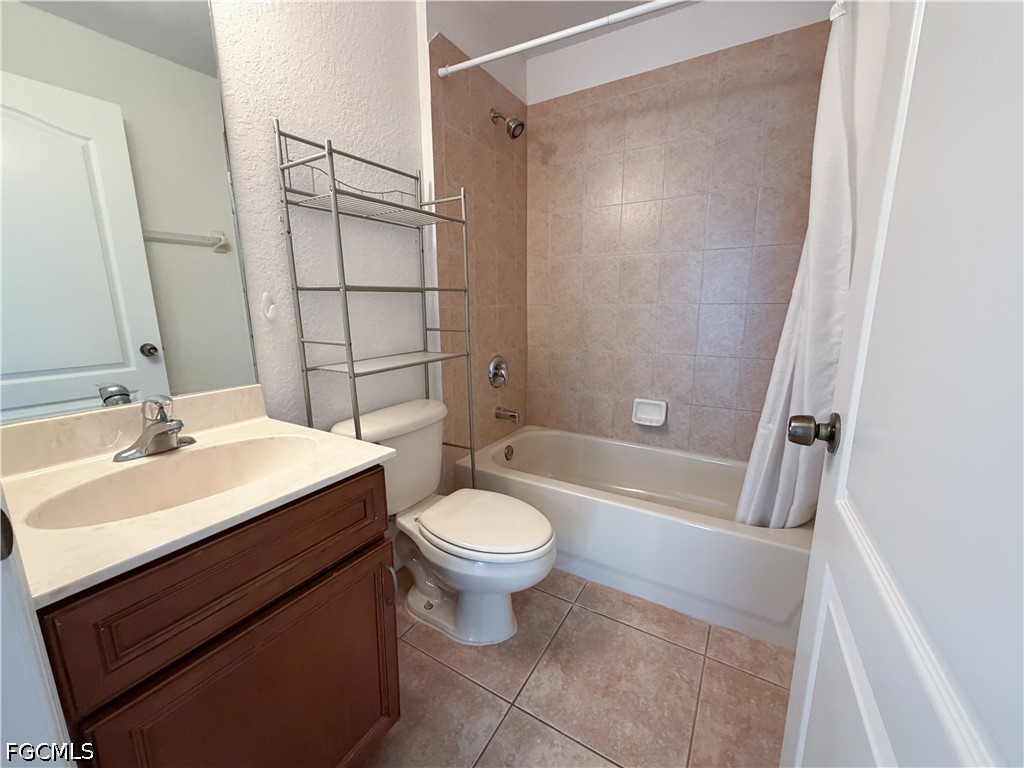 2110 SW 38th TER