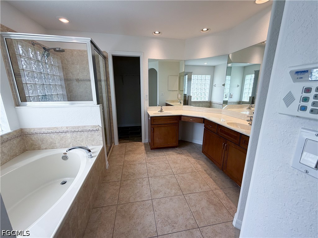 2110 SW 38th TER