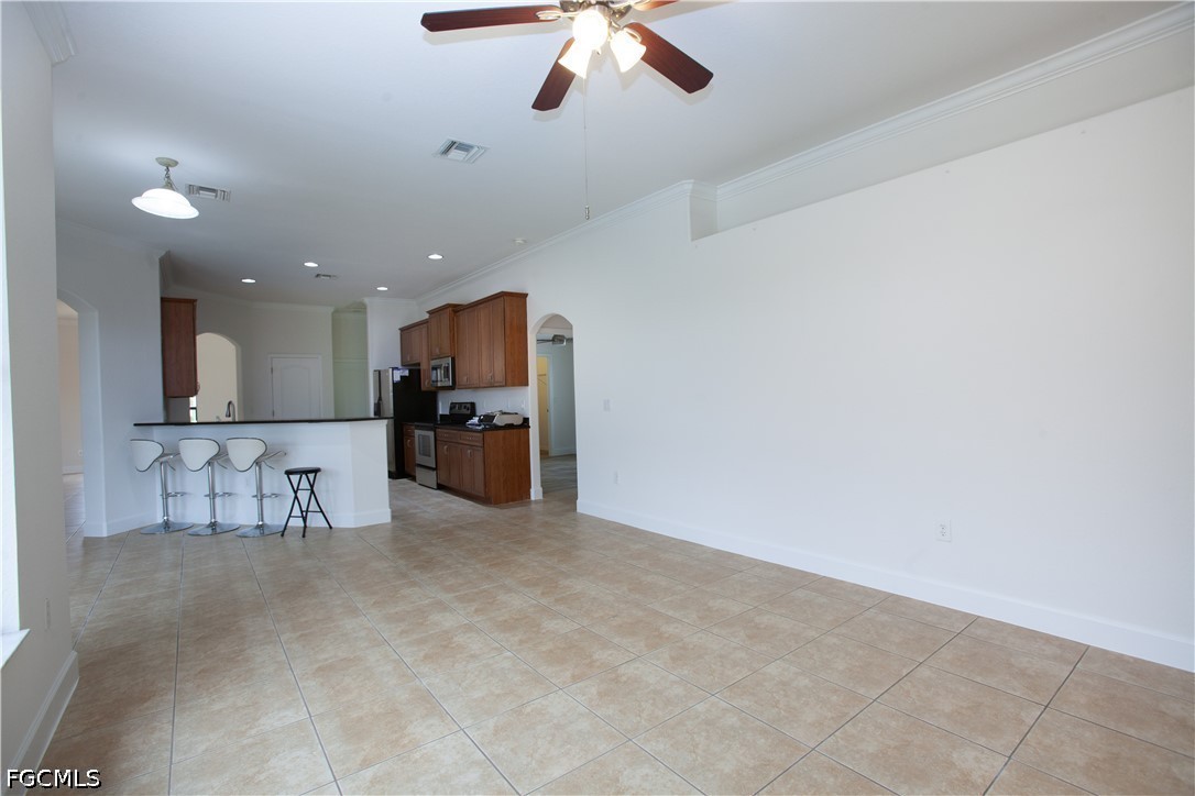 2110 SW 38th TER