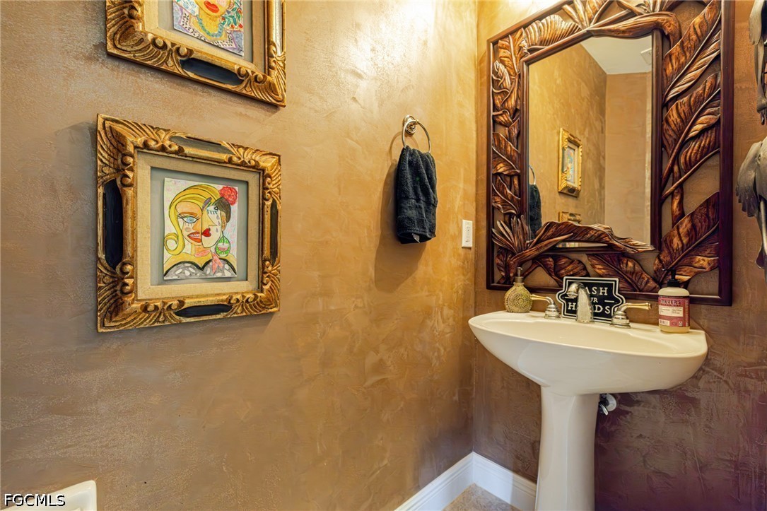 5643 Kensington LOOP