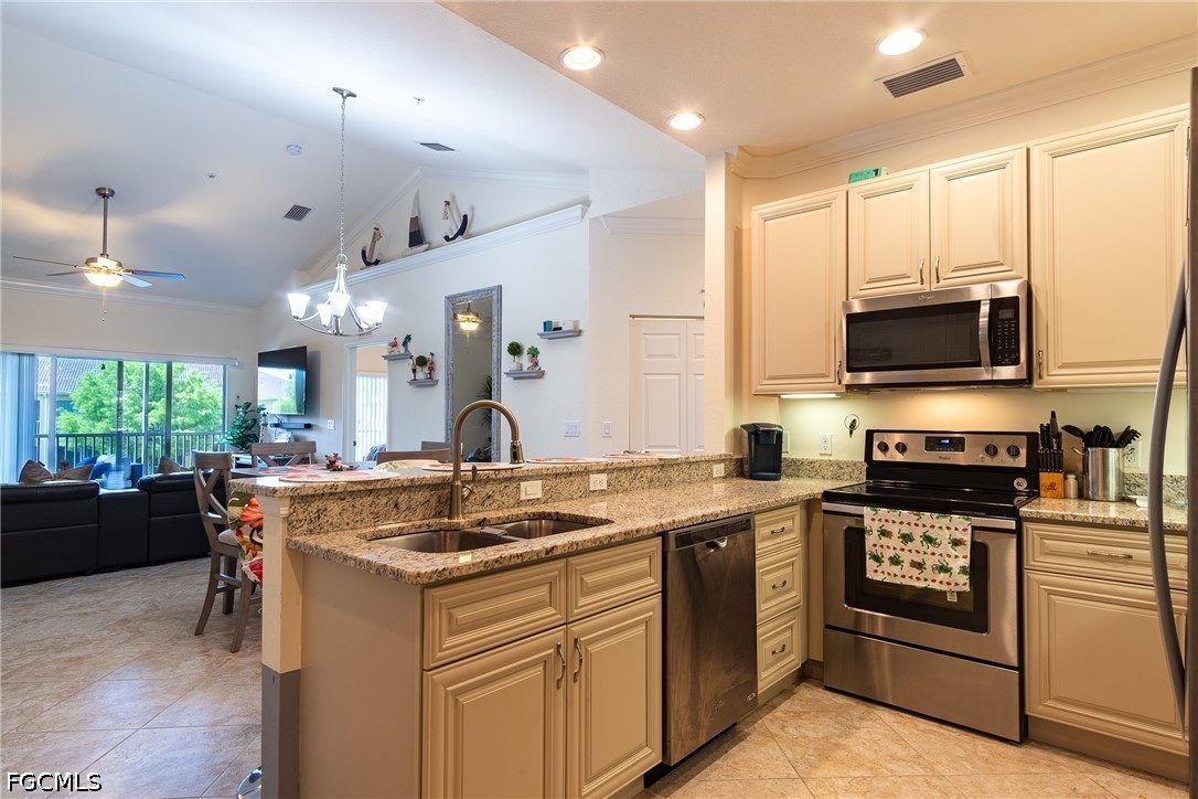 1102 Winding Pines CIR 206