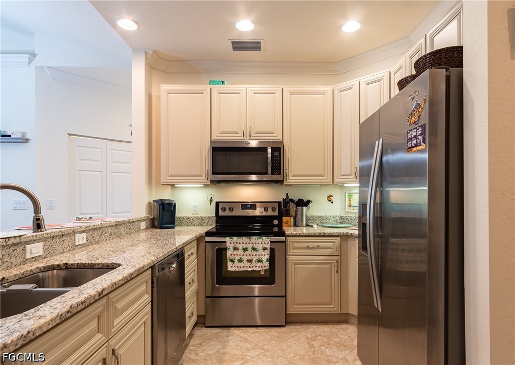 1102 Winding Pines CIR 206
