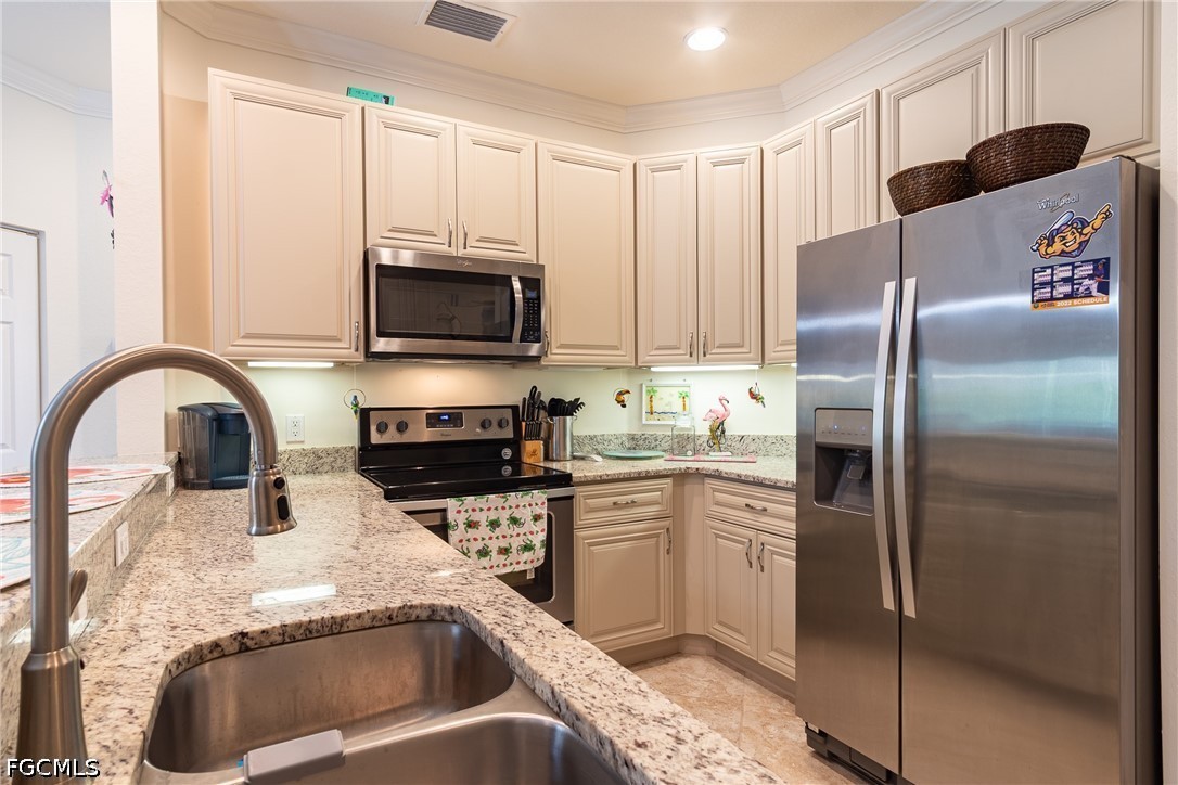 1102 Winding Pines CIR 206