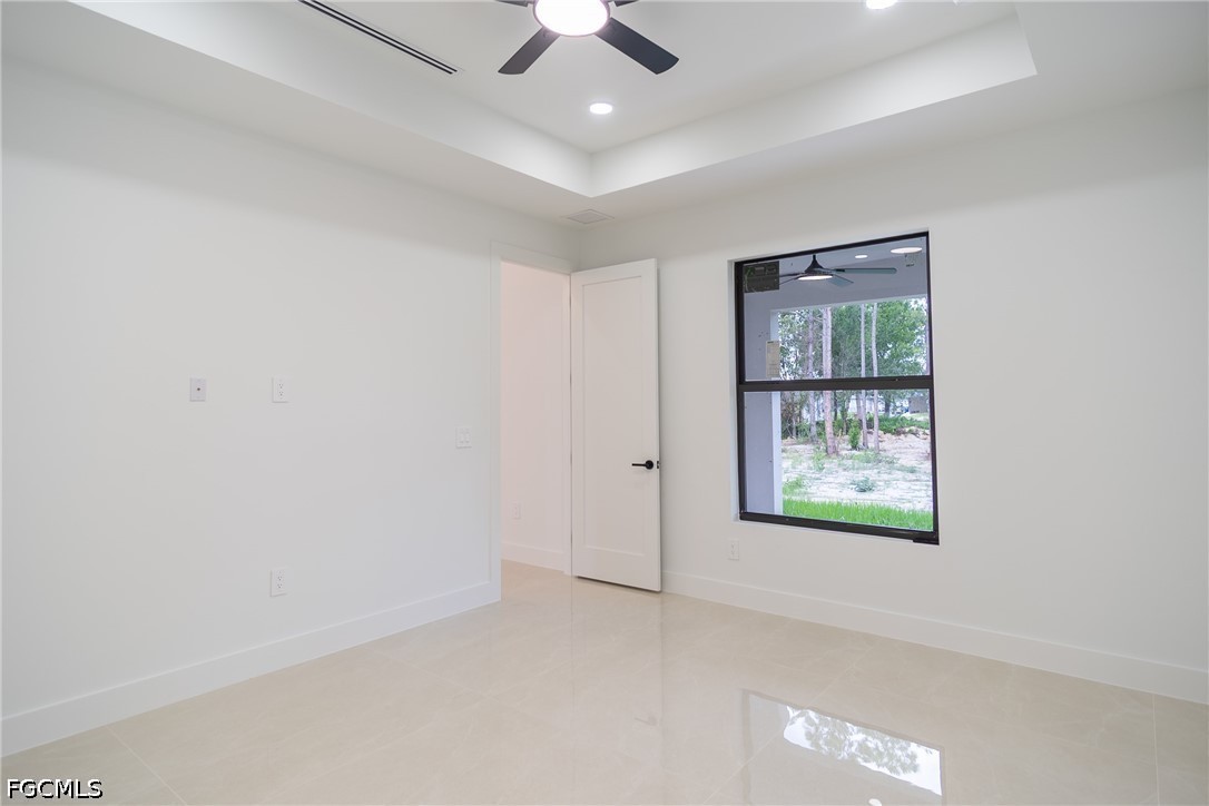 915 Lincoln AVE