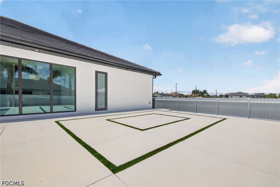 121 NW 35th PL