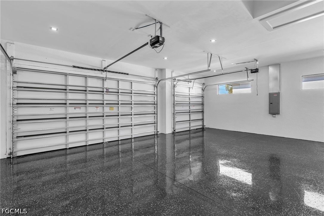 1227 SW 37th ST