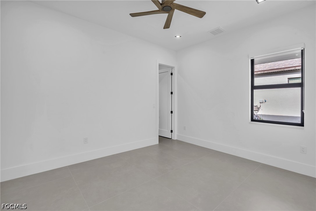 1227 SW 37th ST