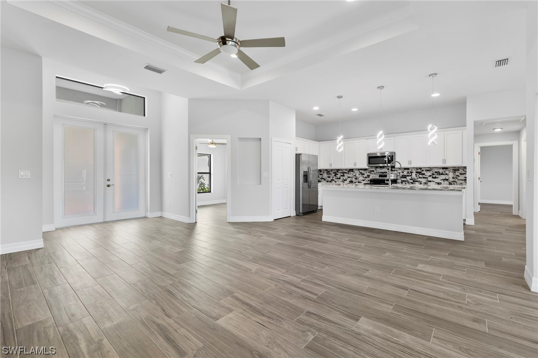 611 SW 40th TER