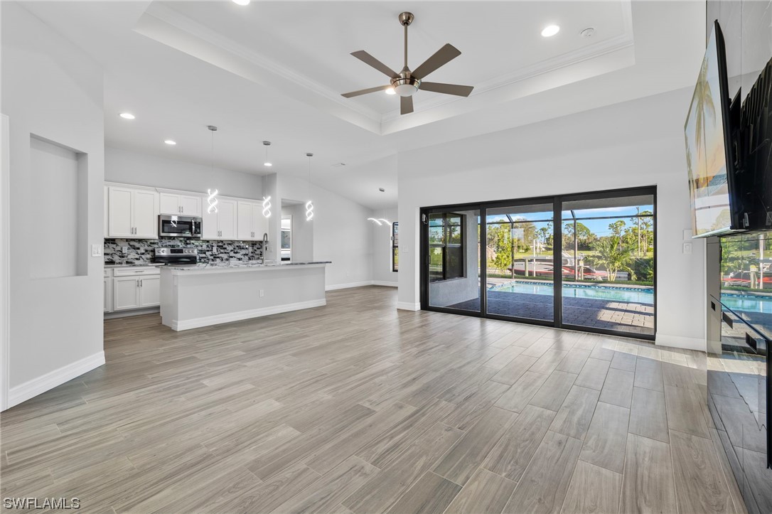 611 SW 40th TER
