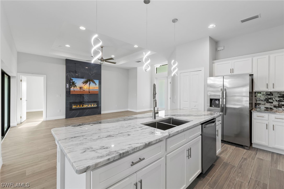 611 SW 40th TER