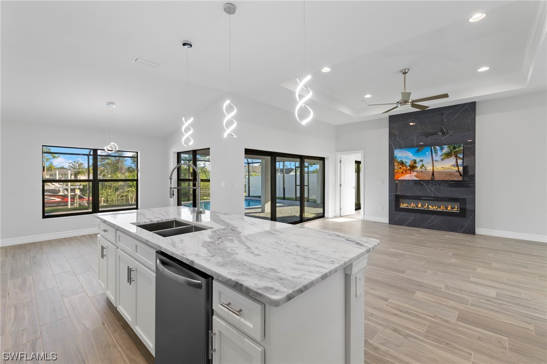 611 SW 40th TER