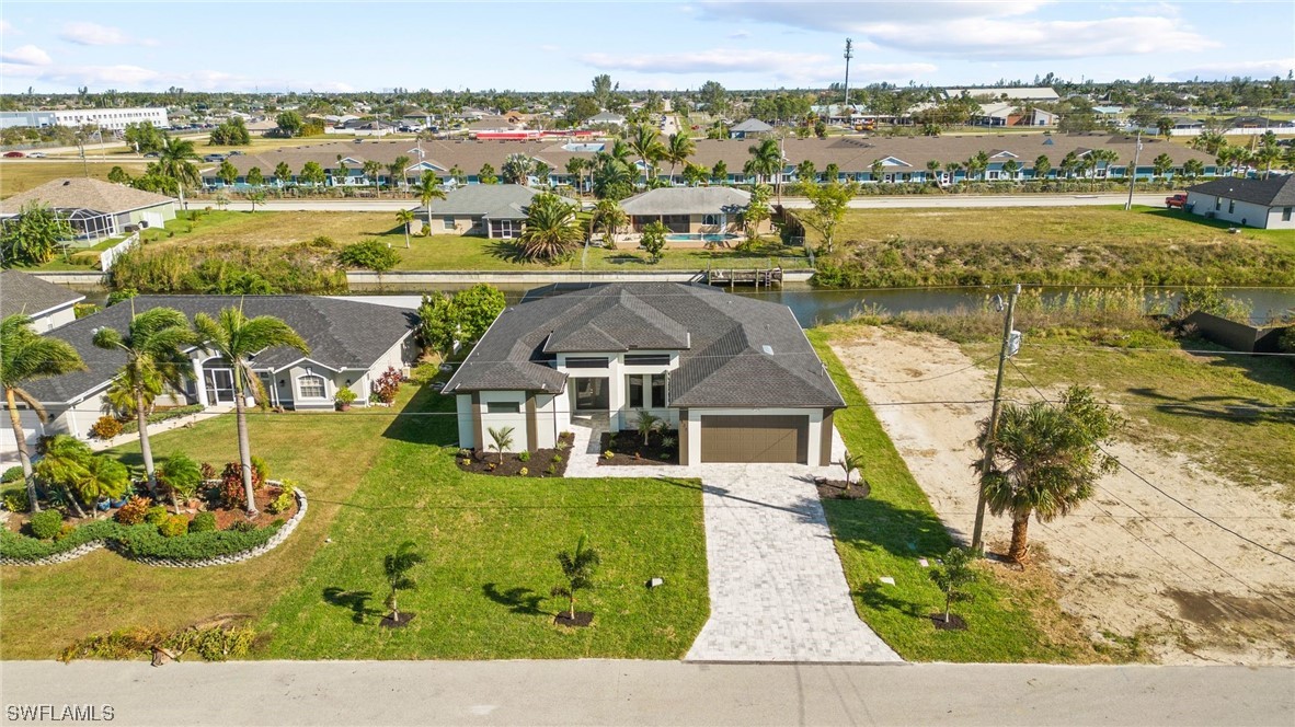 1833 SW 8th CT