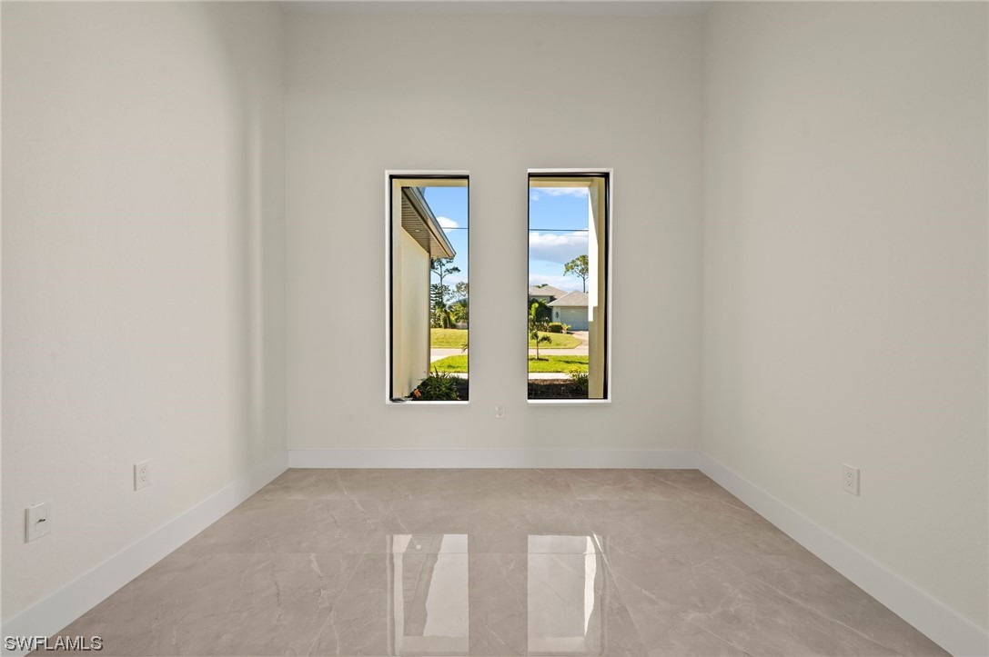 1833 SW 8th CT