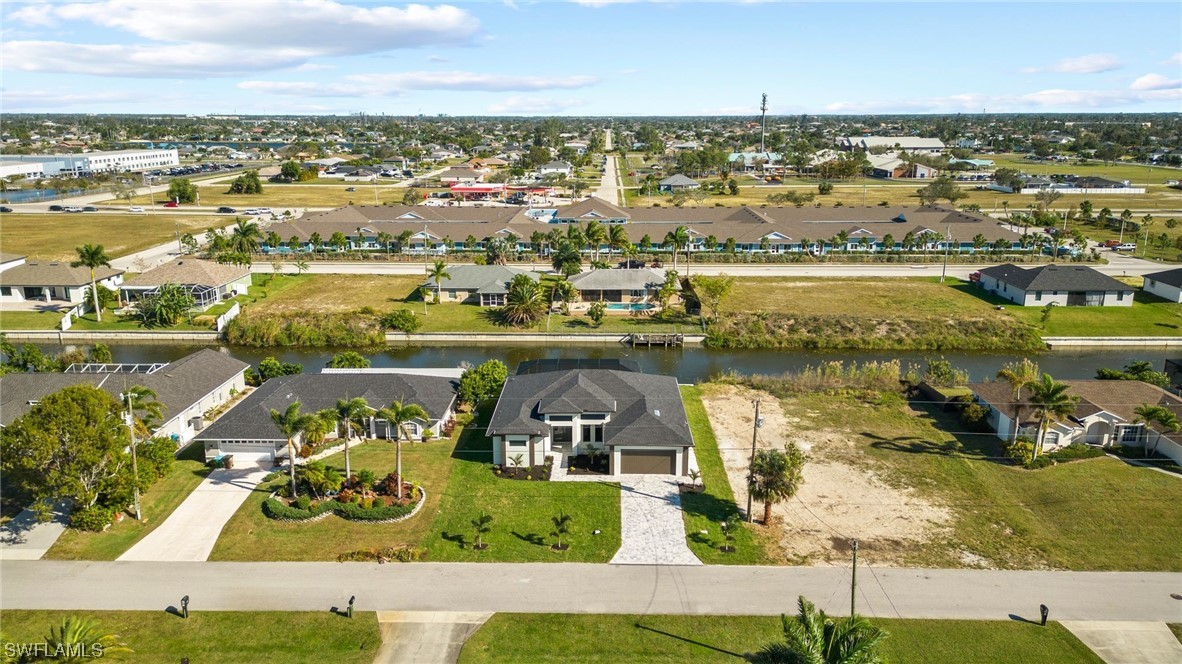 1833 SW 8th CT
