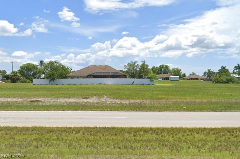 348 Diplomat PKWY W