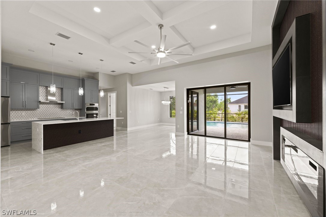 515 SW 11th CT