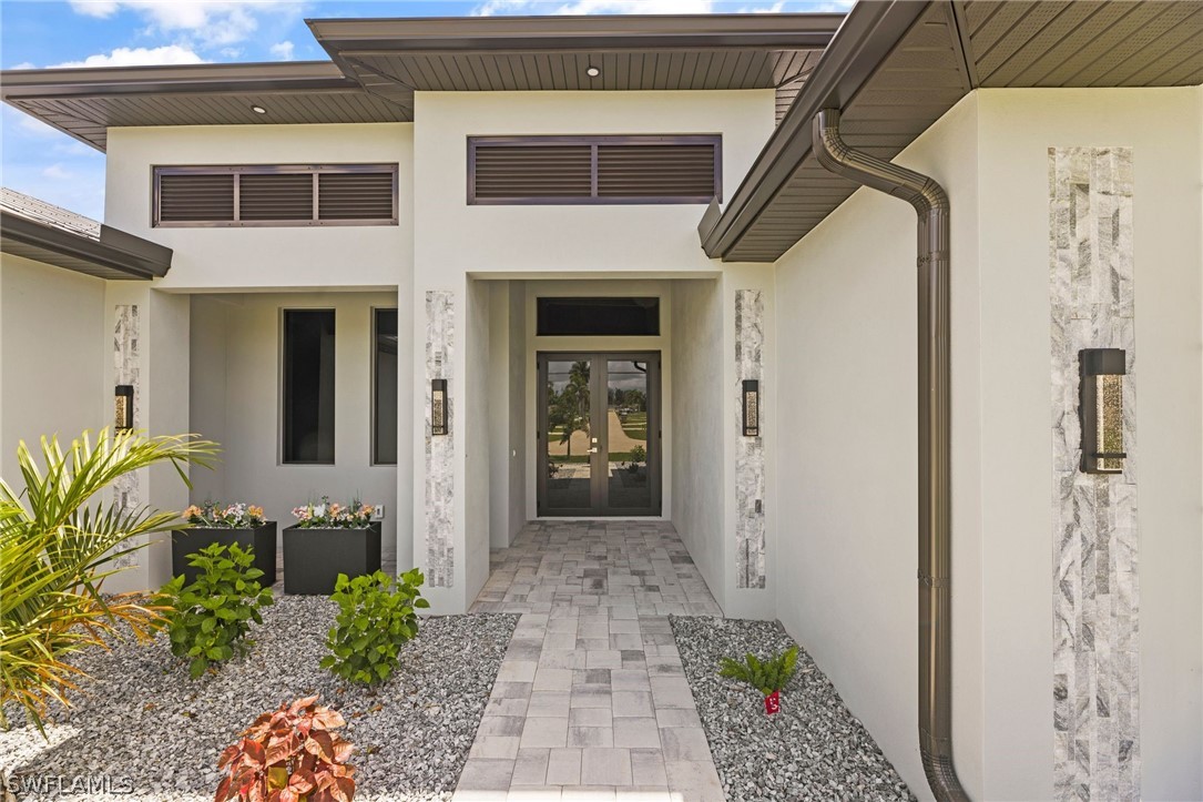 515 SW 11th CT