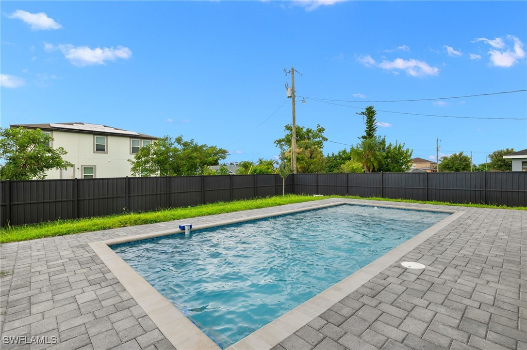 1215 NW 1st PL