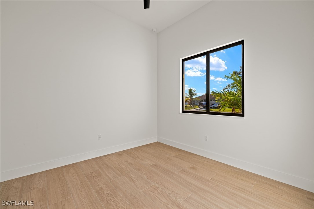 1221 SW 35th TER