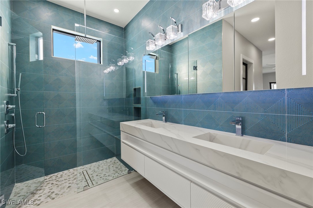 301 NW 39th AVE