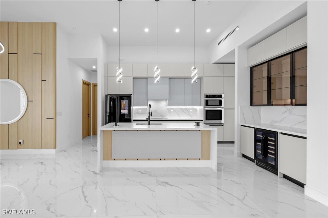 835 SW 24th ST