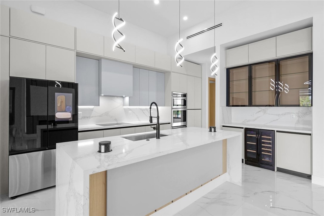 835 SW 24th ST