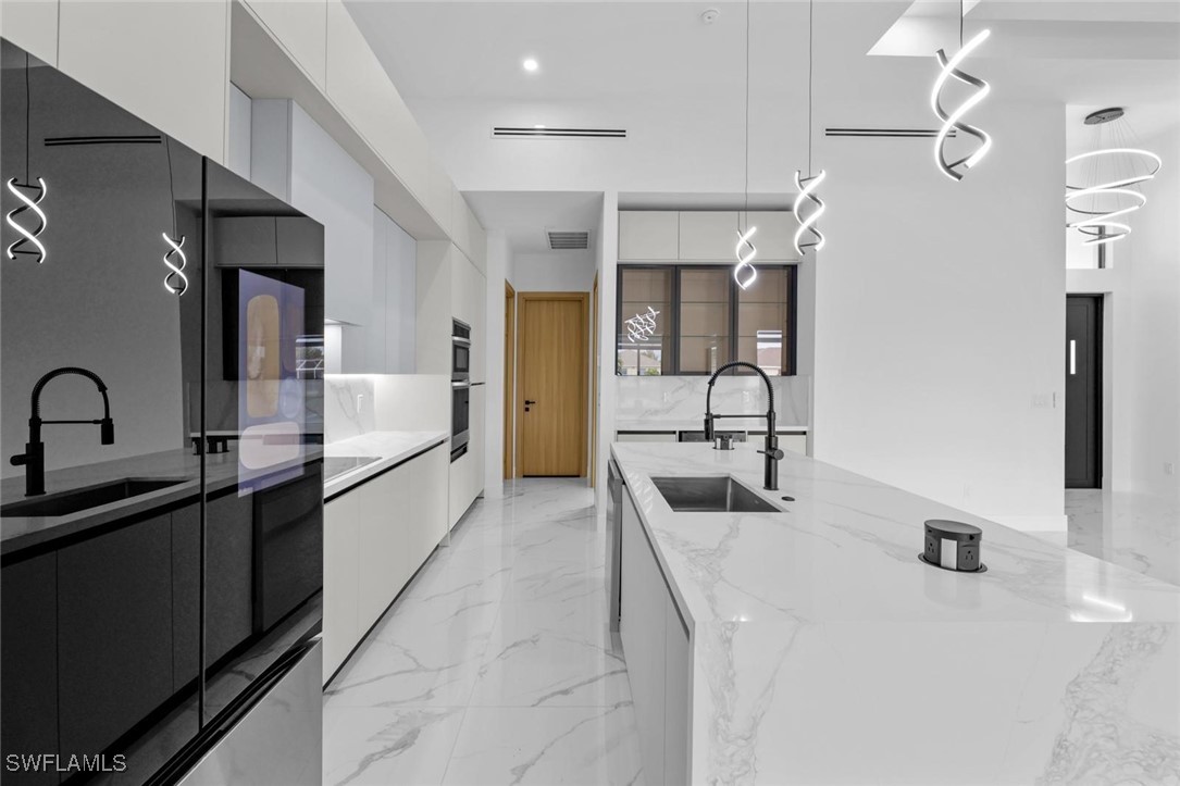 835 SW 24th ST
