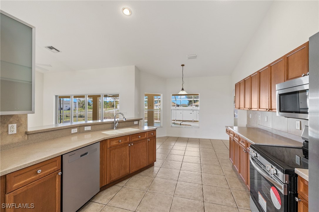 27 NW 28th ST