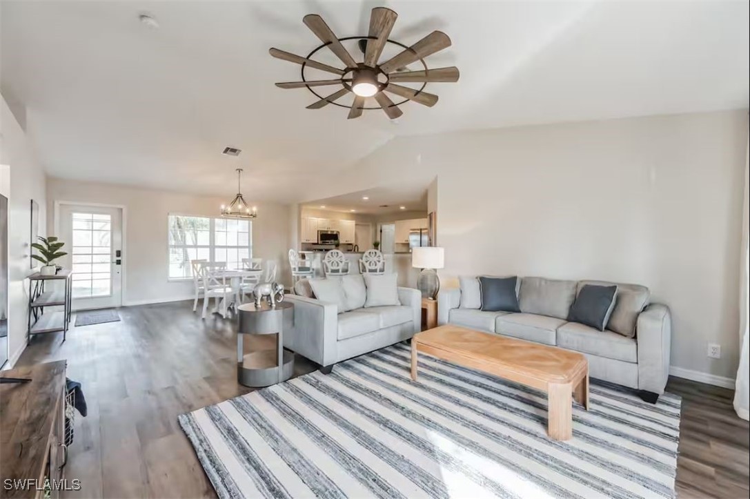 3725 W Gator CIR