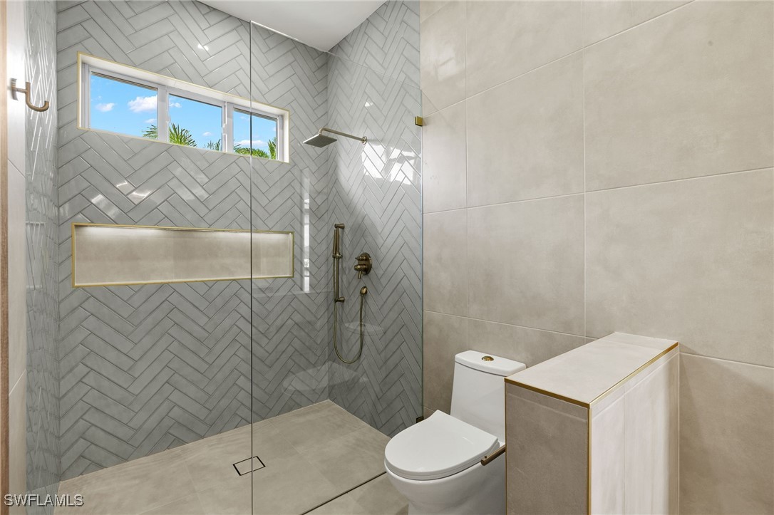 816 NW 39th AVE
