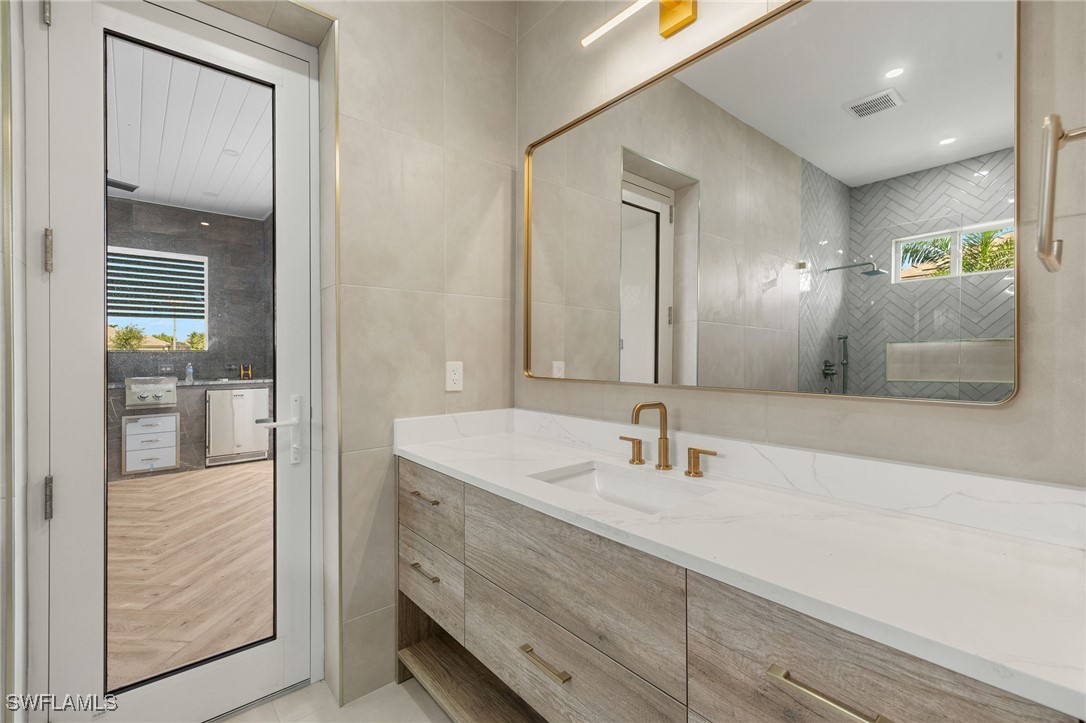 816 NW 39th AVE
