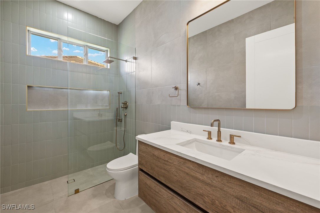 816 NW 39th AVE