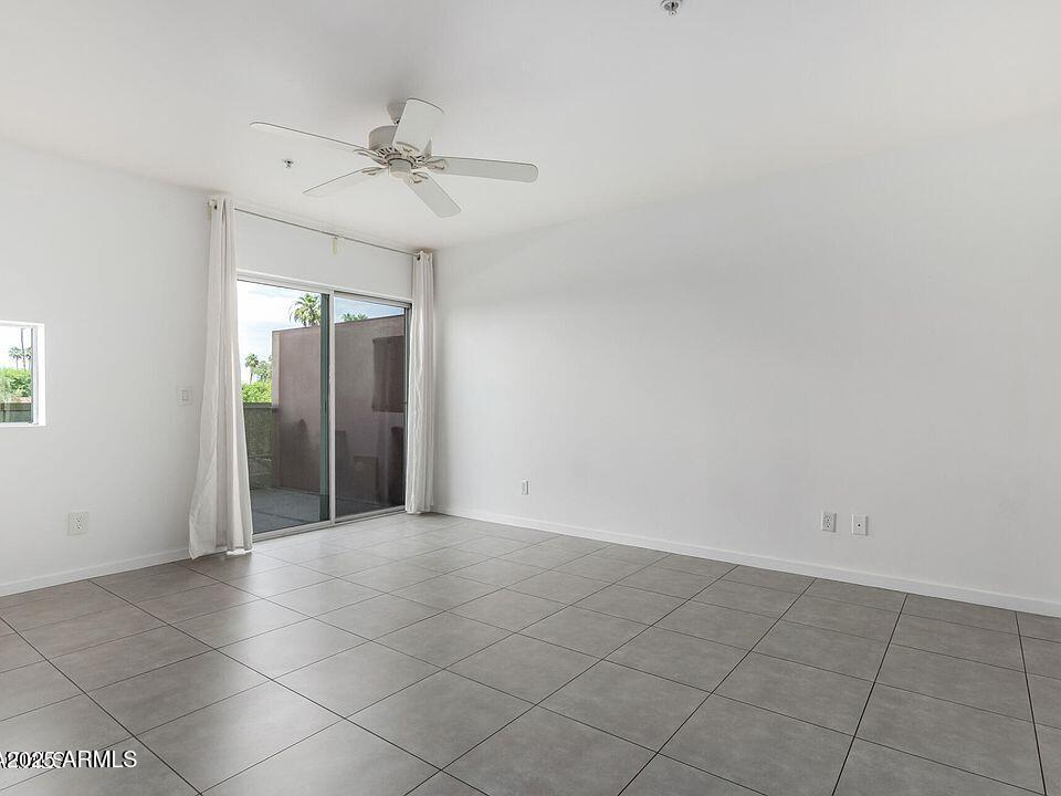1111 W University Drive, 3016